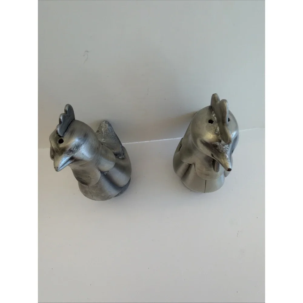 Vintage Aluminum Hen‎ Rooster Salt & Pepper Shakers Farmhouse MCM Pair